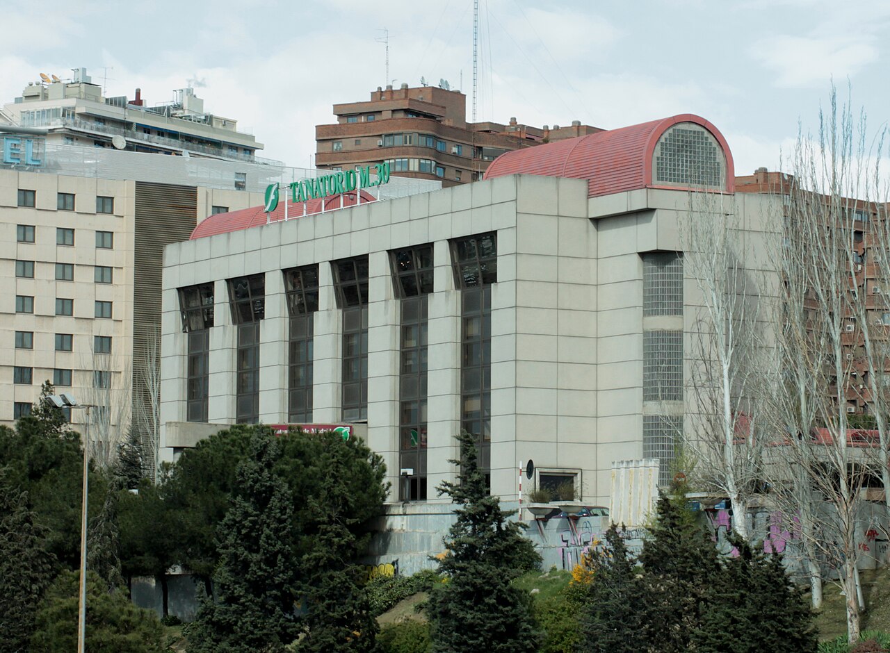Fachada del Tanatorio M-30 de Madrid.